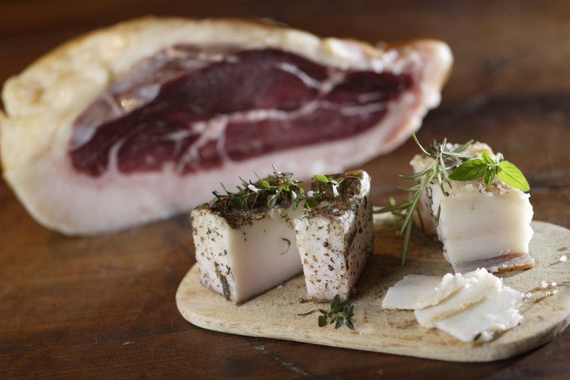 Slow Food Produkte vom Wollschwein am Genussgut Krispel
