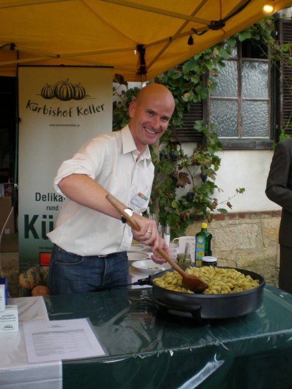 Gastgeber vom Kürbishof Koller kocht