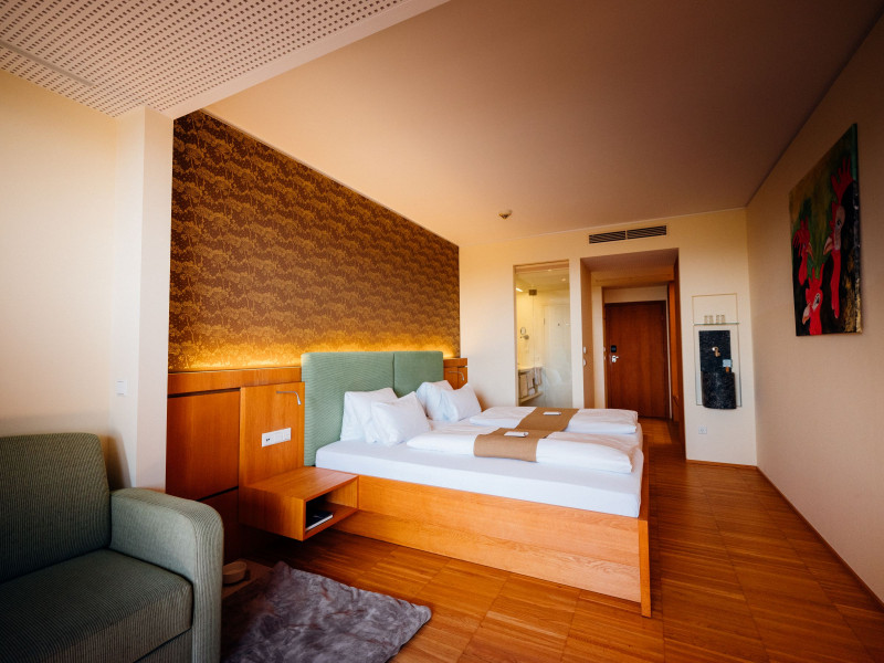 Hotelzimmer mit Doppelbett