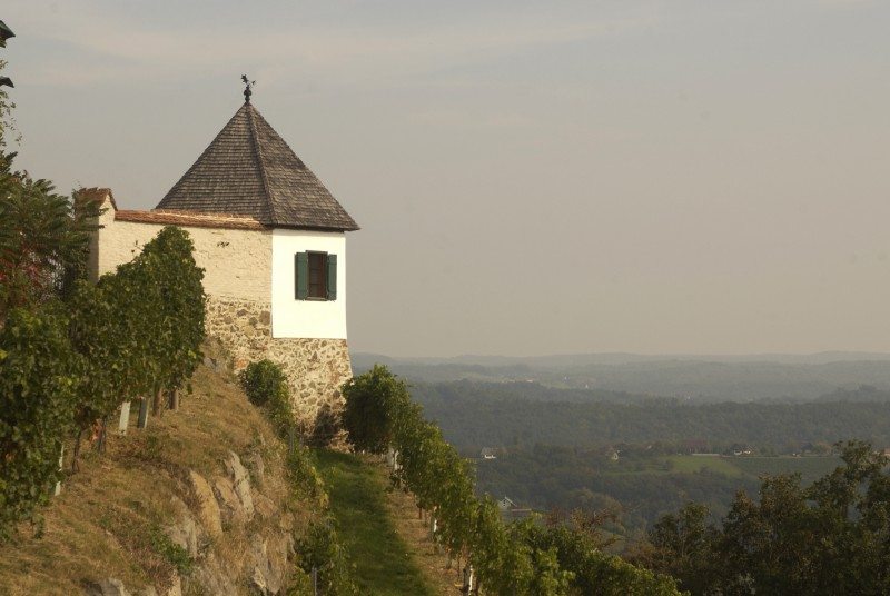 Blick auf das Salettl von Schloss Kapfenstein