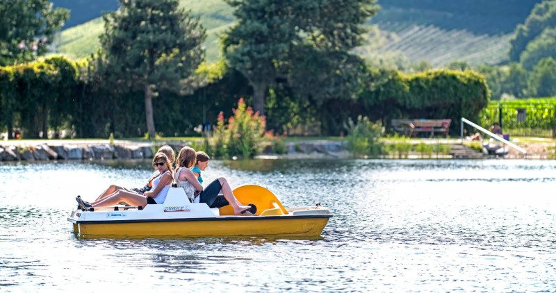 Mit dem Tretboot im Seebad Riegersburg