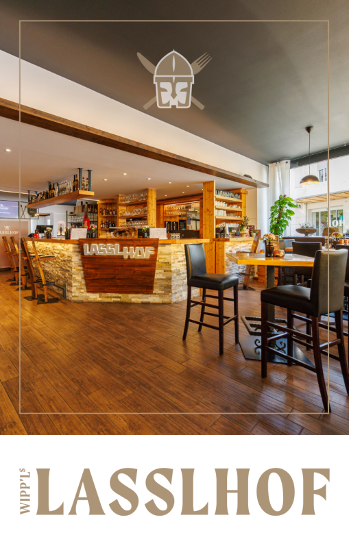 Eingang Gastraum Lasslhof mit Bar und Bartisch