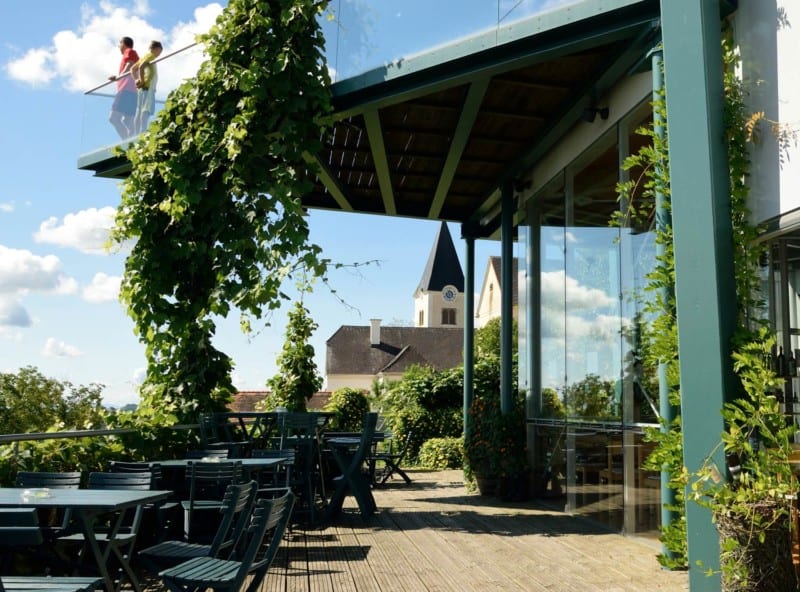 Ausblick von der Terrasse der Gesamtsteirischen Vinothek St. Anna am Aigen