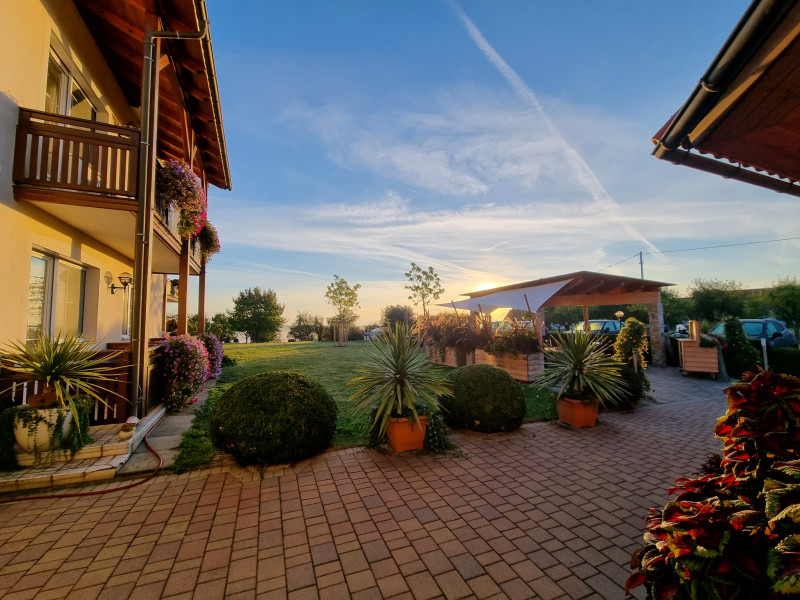 Hotel Restaurant Teuschler-Mogg Blick in den Garten